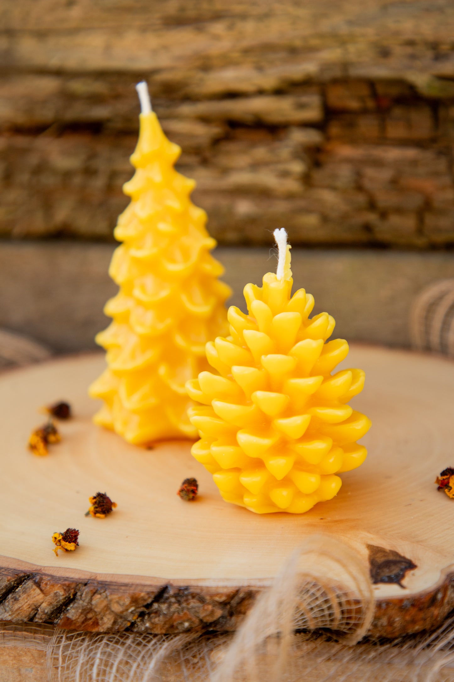 Beeswax Candle (Med. Pinecone)